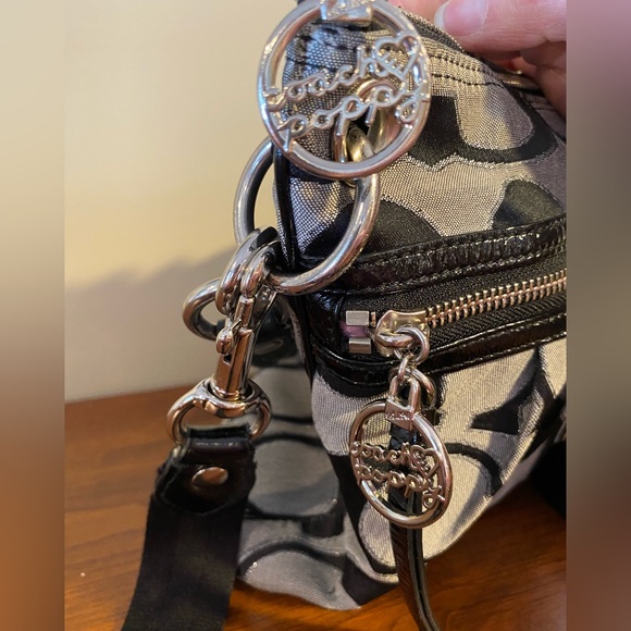 EUC Coach Poppy,shoulder/crossover bag black, gray, silver no callouts. 10 x 13“ - Picture 3 of 9